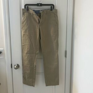 GAP slim fit khakis size 32x30